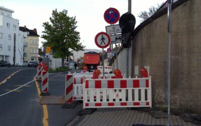 Situation für Fußgängerinnen und Fußgänger auf Grund der Baumaßnahmen rund um die Pfaffendorfer Brücke